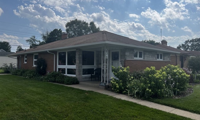 Harters Heights House | Notre Dame Home - 3 blocks to ND Bookstore/10 min walk to ND Stadium