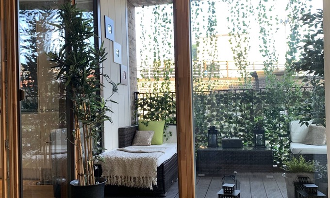 Notting Dale Apartment | Notting Hill 2-bed Apt With Balcony, 1 min to Tube