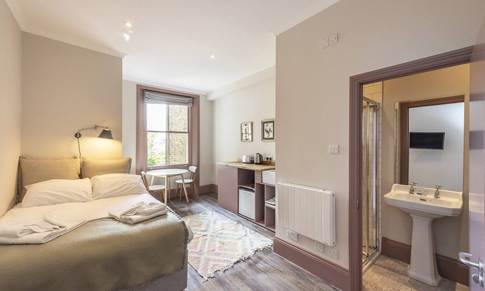 Campden Apartment | Notting Hill Studio 5 mins from Portobello Road & 10 mins from Kensington Palace