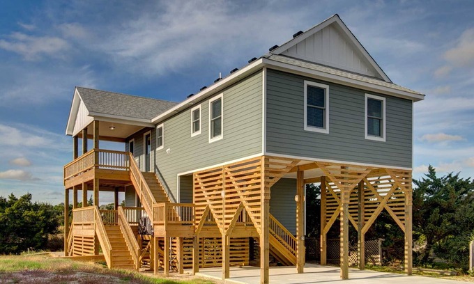 Avon House | Novice 4BRM/3Bath house on the canal/sound access close to the beach