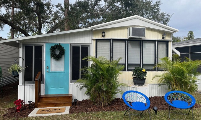 Venice House | Now accepting 2025 reservations-Relax and recharge at this fun community.