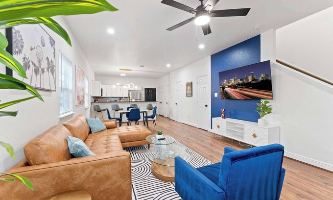 Southeast Houston House | NRG MedCenter 2BD/2.5BA w FencedYard & WasherDryer