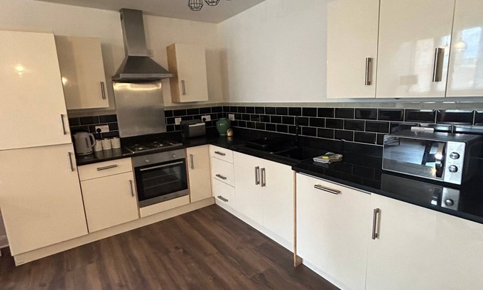 Leicester City Centre Apartment | nSpacious Leicester Apt with Free Parking, Sleeps 6