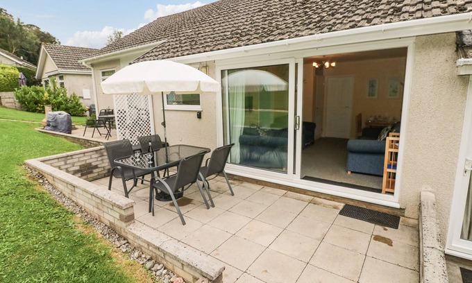 Oxwich Cottage | NUMBER 6 OXWICH LEISURE PARK, family friendly in Oxwich