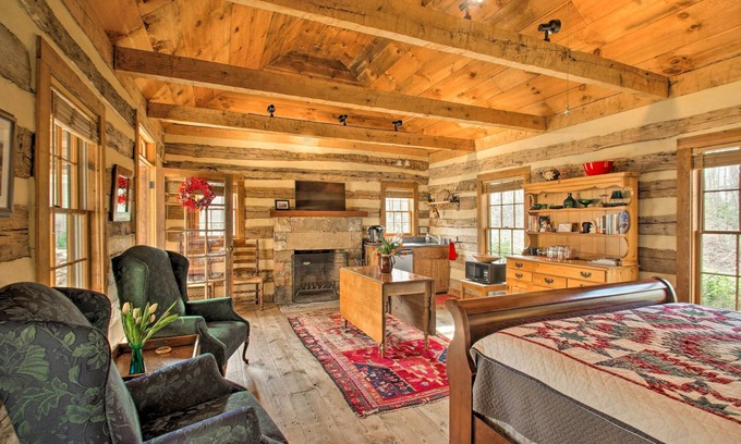 Free Union Cabin | Numerous On-Site Trails: Earlysville Wooded Cabin