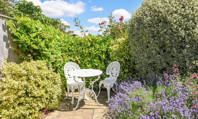 Charmouth Cottage | Nutwood