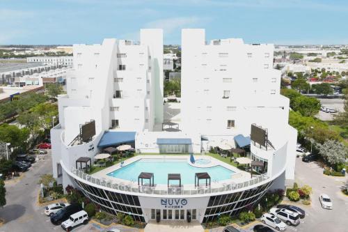 Ludlam Hotel | Nuvo Suites Hotel - Miami Doral