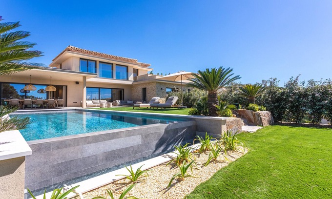 Sainte-Maxime Villa | nVilla 400m² | Sea view | close to the center | luxury