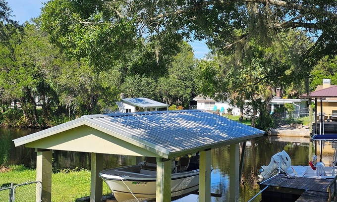 Homosassa House | nWaterfront w/dock on mason creek, 2/1 nHomosassa River,30 min ride to springs!