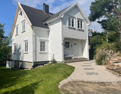 Arendal House | Nydelig fritidsbolig med sjøutsikt