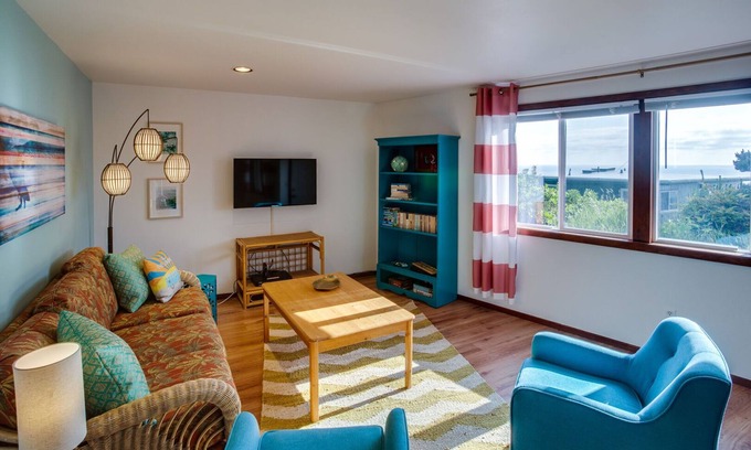 Newport Condo | Nye Beach, Close to everything, Ocean View!