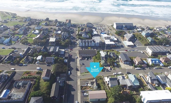Newport House | Nye Beach! Historic Nye Creek Cottage! Walk to Everything!