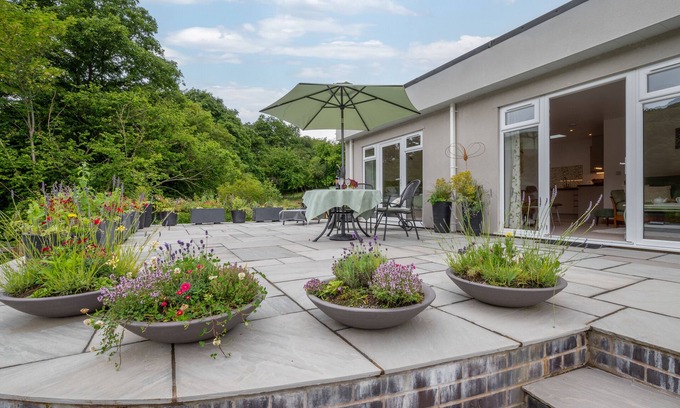 Llanidloes House | Nyth Bryn Haul - One Bedroom House, Sleeps 2