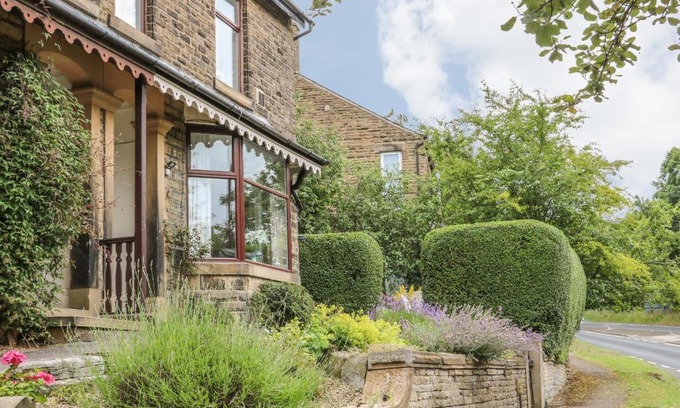 Hayfield House | Oak Dene