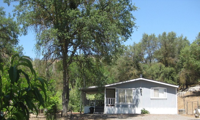 Squaw Valley House | Oak Hills Retreat near Sequoia and Kings Canyon