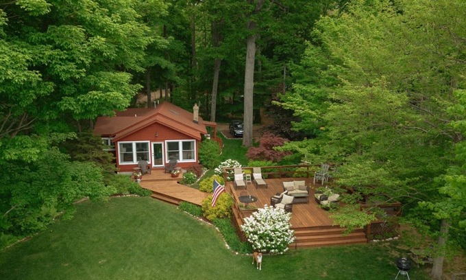 Fennville House | OakBluff Cottage, Secluded Lake Michigan Waterfront Fennville, MI.