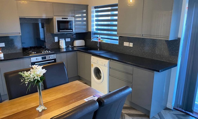 Newcastle-upon-Tyne House | Oasis Abode @ Ashover Newcastle: Two ensuites, and two double beds room.
