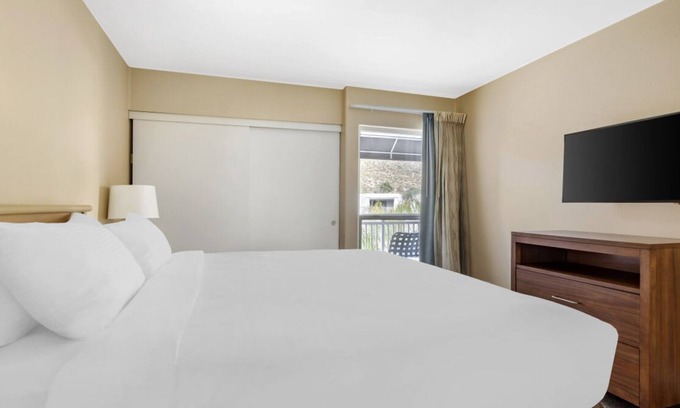 Canyon Corridor Resort | Oasis Haven: Spacious Condo, Pool, Full Kitchen, Minutes from Aerial Tram
