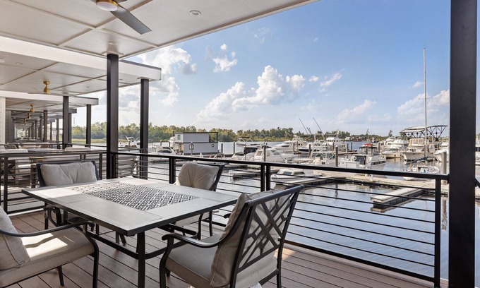 Wilmington Apartment | Oasis @ The Cove Riverwalk Villas