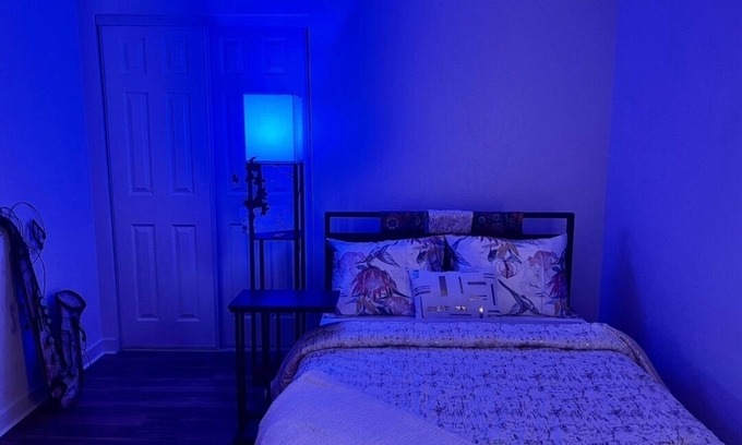 Colorado Springs Apartment | OCC, Near Everything.Near GARDEN OF THE GODS, BROADMOOR. 2 minutes to DOWNTOWN.
