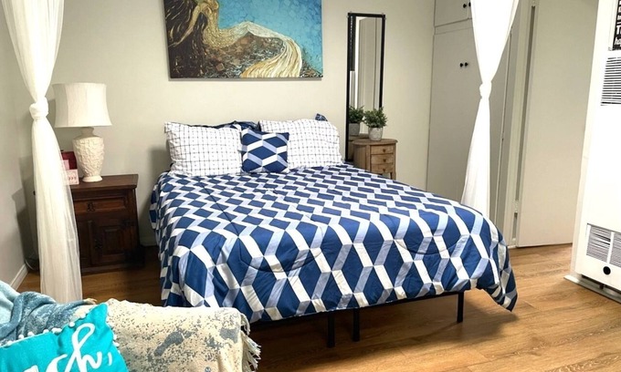Ocean Beach Apartment | OCEAN BEACH, #1 Amore, Retro/Cozy, Studio Cottage, only 3 blocks to Beach!π