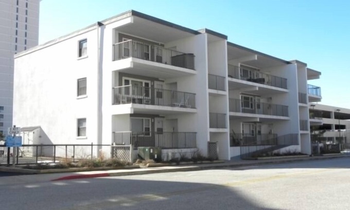 North Ocean City Condo | Ocean Block Condo, porch, 1st floor, steps to beach, updated, full kitchen, lg dining table, wifi!