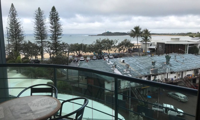 Sunshine Coast Apartment | Ocean Facing Mooloolaba Apartment Landmark Resort