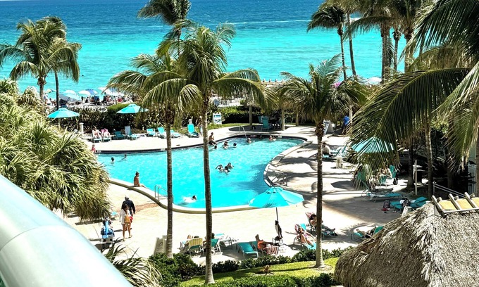 Hollywood Condo | Ocean front direct access ,Ocean & PoolView 1bedrm, 2beds,1bath full kitchen,gym