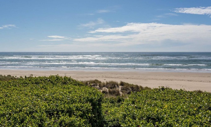 South Beach House | Ocean Front Home near Newport! Dog Friendly! Hot Tub!