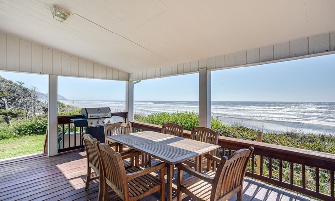 Yachats House | Ocean Front Home With Hot Tub On Miles Of Sandy Beach!