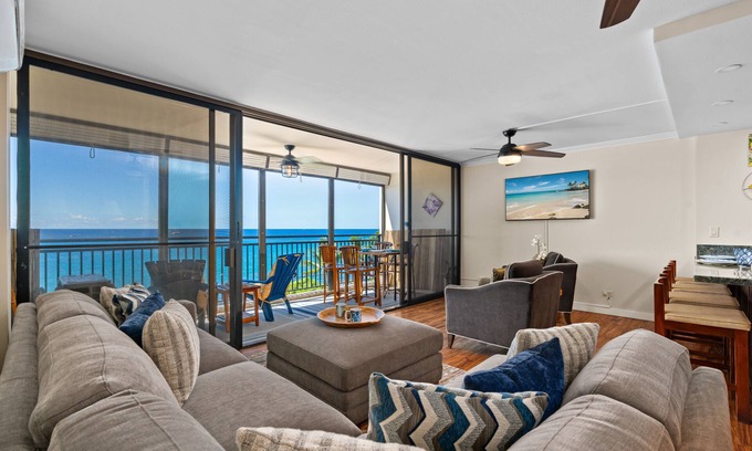 Historic Kailua Village Condo | Ocean Front! Kona Alii #402