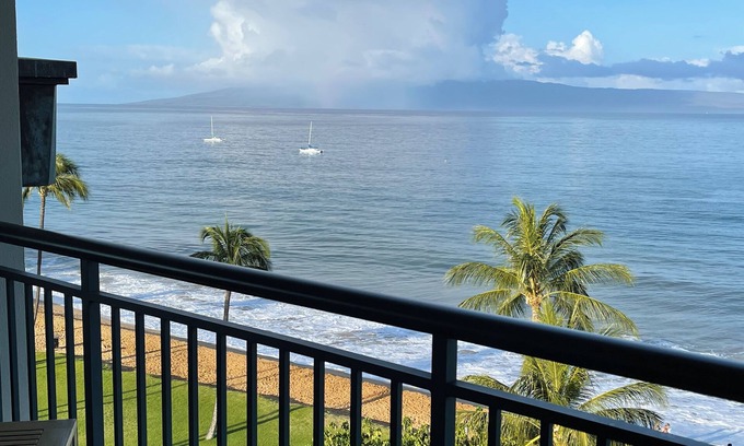 Lahaina Resort | OCEAN FRONT LUXURY-SOUTH-1 BEDROOM-FULL RESORT ACCESS-SLEEPS 4-ONLY 3-2 - 3-8-25