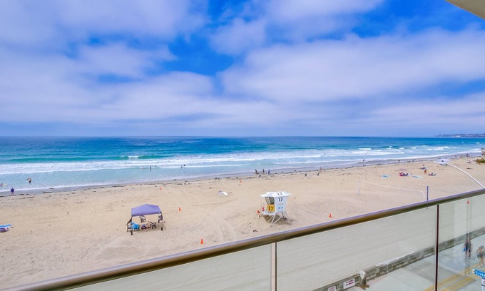 Central Mission Beach Condo | Ocean Front * Newly Remodeled * Luxury Condo