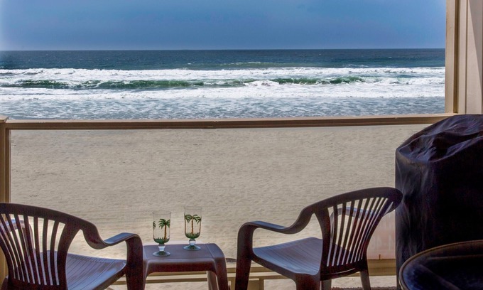 Mission Beach Condo | Ocean front on the entertaining Boardwalk - Must See!
