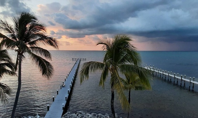 Islamorada House | OCEAN FRONT TOWN HOUSE with breath taking views from all 3 balconies.