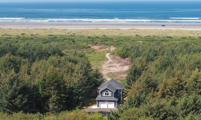 Ocean Shores House | Ocean Front, Walk to Beach, Fenced For Dogs, Vacation Beach House