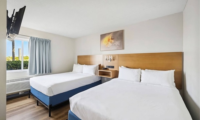Fort Bay House | Ocean/Gulf View Beach Walkup Emerald Suite at Sugar Sands Beachfront Hotel