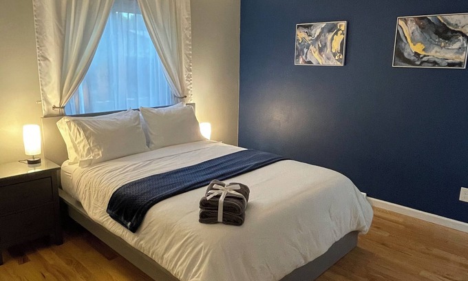 Windsor House | Ocean House Central Windsor - 4 bdrm 5 bed 3 bath house with garage and yard