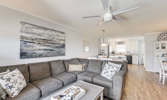 Ocean Isle Beach Condo | Ocean Isle Beach Condo w/Balcony: Steps to Shore!