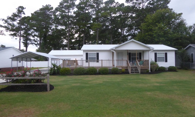Ocean Isle Beach House | Ocean Isle Beach-Intracoastal/Fishing Piers/Public Boat Ramp/Golf/Pet Friendly