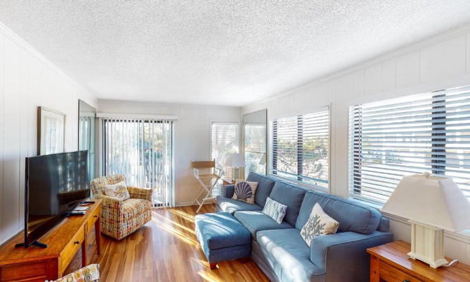 Ocean Isle Beach Apartment | Ocean Isle Retreat
