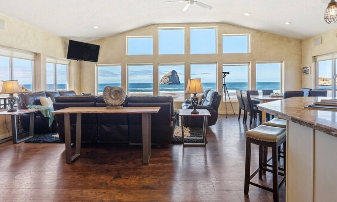 Pacific City House | Ocean star Paradise 5-Bedroom Estate on the sandy Beach with Spectacular Views