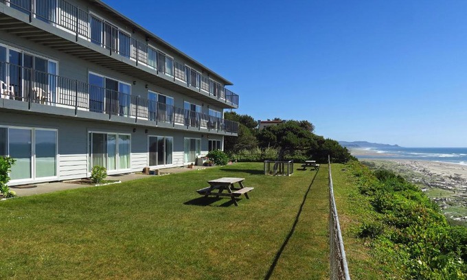Lincoln City Hotel | Ocean Terrace Condominiums