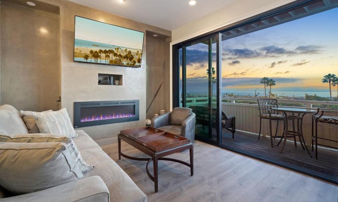 Santa Ana Heights House | Ocean view AC heated Pool jacuzzi Tennis bikesPool table foosball bikes