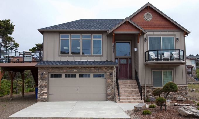 Roads End House | Ocean View Beach Home~Roads End~Hot Tub~Sauna~WiFi~Pool Table