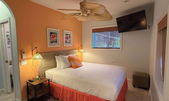 Kahana Bed & Breakfast | Ocean View Hibiscus Ensuite w. Garden | Maui B&B | Breakfast, BBQ & Free Parking
