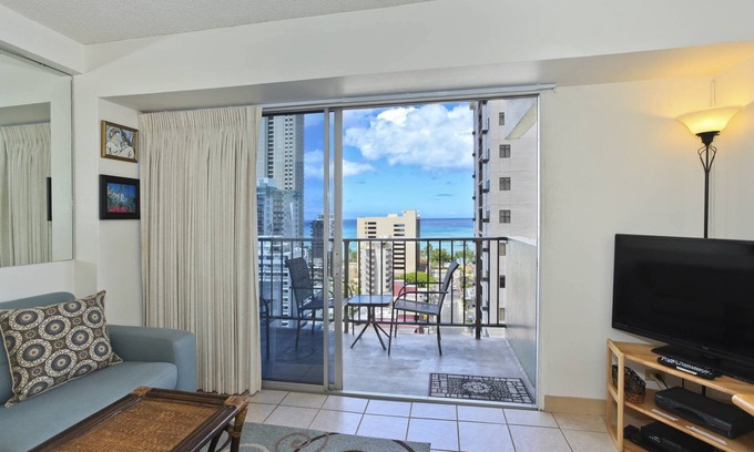 Waikiki Condo | Ocean View in Heart of Waikiki! AC, Wi-Fi, Full Kitchen, 5-min walk to beach!
