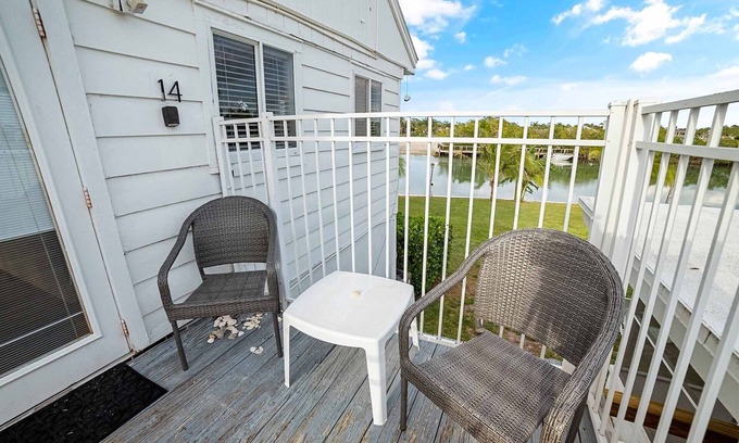 Nokomis House | Ocean View Jr. 3 Bedroom Bungalow w/Private Beach Access on Casey Key