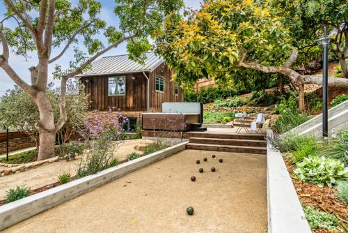 Summerland Villa | Ocean View Loft by Paradise Retreats