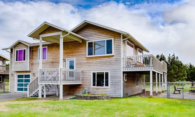 Long Beach House | Ocean View, Pet Friendly, Fenced Yard, Near Town, Game Room (BTIME)